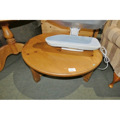 3174 - 1 x Pine round coffee table diameter approx 105cm