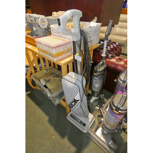 3181 - 2 x vacuum cleaners comprising 1 x VAX Mach Air and 1 x Oreck XL Classic - both 240v (Trade) Tested ... 