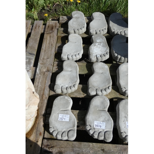 3571 - 4 x concrete foot shaped stepping stones