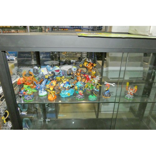 3291 - A quantity of Skylanders Sawp Force figures including giants