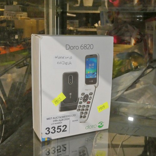 3352 - A Doro 6820 mobile flip phone, tested working - trade