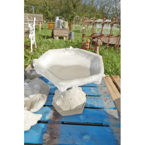 3578 - A gothic style concrete bird bath with hexagonal top