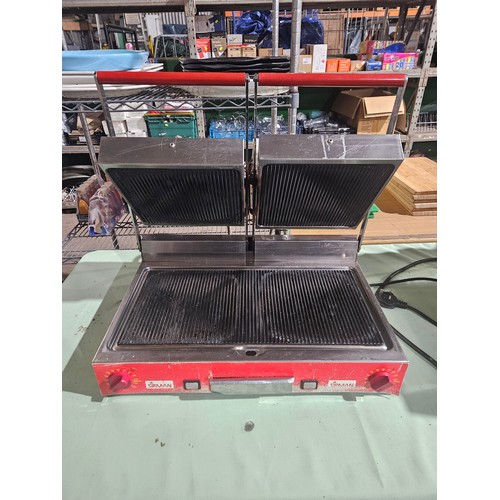 2121 - A commercial stainless steel twin contact grill by Sirman no model visible - trade. Tested Working