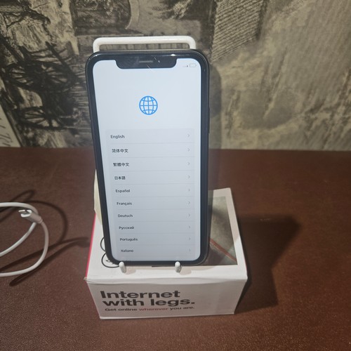 3387 - An apple iPhone XR 64gb, factory reset previous owner cleared with box, No charging lead (SIM remove... 