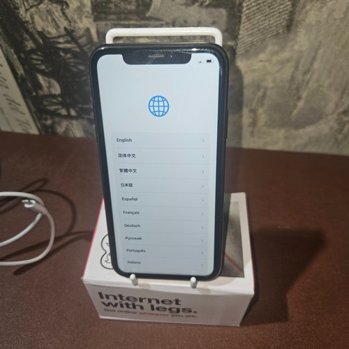 3388 - An apple iPhone XR 64gb, factory reset previous owner cleared with box, No charging lead (SIM remove... 