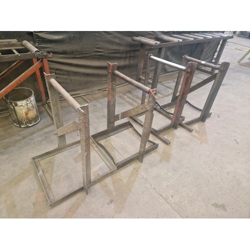 155 - 4 x metal roller stands