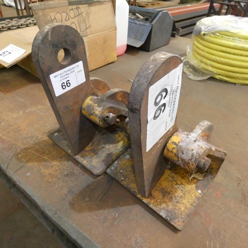 66 - 2 x metal plate lifting clamps