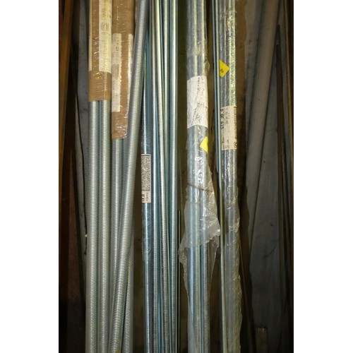 91 - A quantity of various threaded metal bar and solid round metal bar