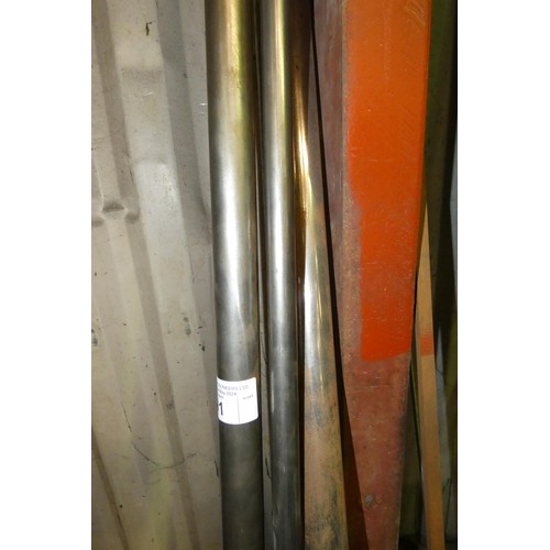 91 - A quantity of various threaded metal bar and solid round metal bar