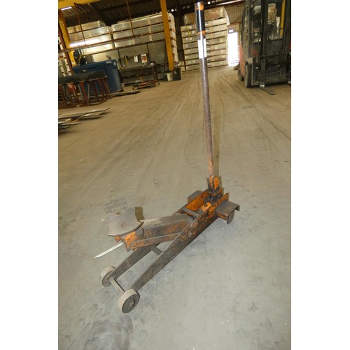 92 - 1 x trolley jack with handle (no make, model or capacity visible)