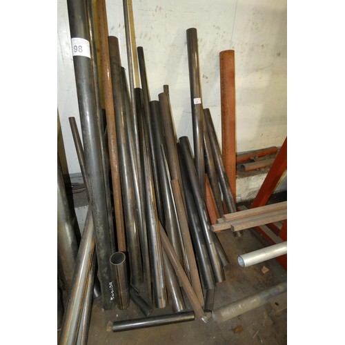 98 - A quantity of various steel tube off cuts - leaning against the wall between the two cantilever stor... 