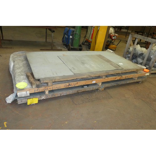 118 - A quantity of galvanised steel sheets including 1.0mm and 2.5mm thick (water damaged) sizes vary up ... 