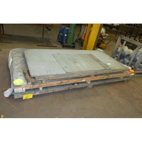 118 - A quantity of galvanised steel sheets including 1.0mm and 2.5mm thick (water damaged) sizes vary up ... 