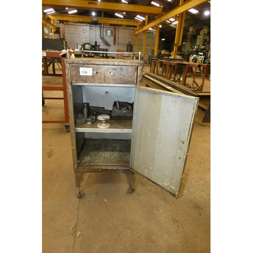 136 - 1 x wheeled metal tool cabinet approx 41 x 41 x 95cm high with 1 drawer / 1 door and any remaining c... 