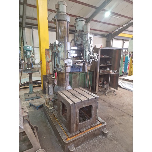 22 - A Kitchen and Wade radial arm drill, 3ph, arm is approx 3ft / 100cm long and is supplied with a quan... 