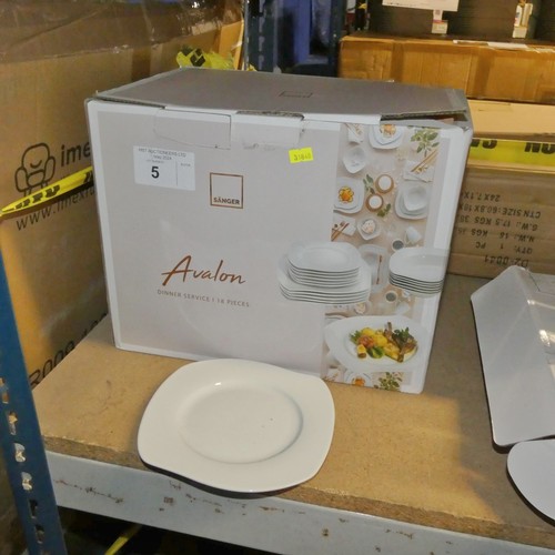 5 - An Avalon 18 piece dinner service