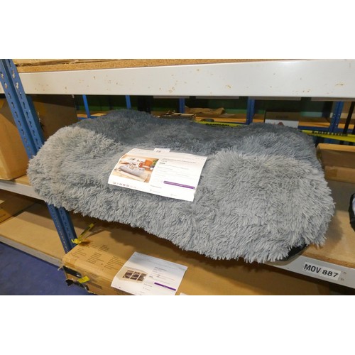 75 - 1 x Snug furry friends super fluffy grey pet bed RRP £39