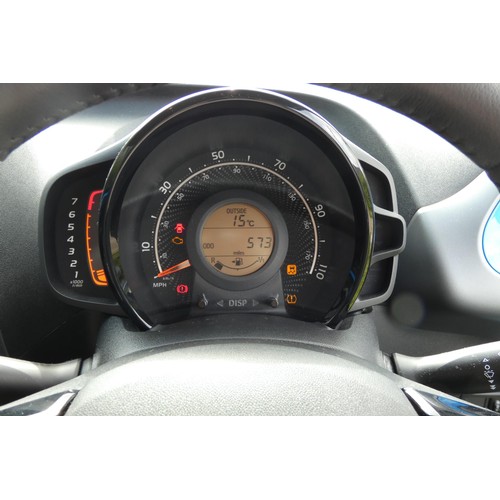 9006 - Toyota Aygo X-Trend 1.0 VVT-I
Registration number: WJ19 HWK,
V5: Present, SORN
Odometer reading : 57... 