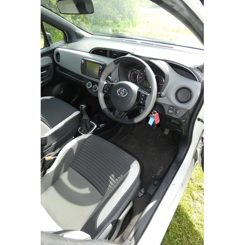 9005 - Toyota Yaris Design 1.33 VVT-I Design 5 dr hatrchback , starts, runs and drives.
Registration number... 