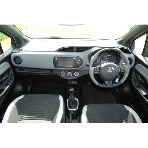 9005 - Toyota Yaris Design 1.33 VVT-I Design 5 dr hatrchback , starts, runs and drives.
Registration number... 