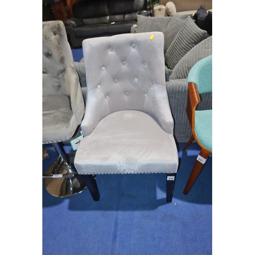 446 - 1 x light grey upholstered button back chair