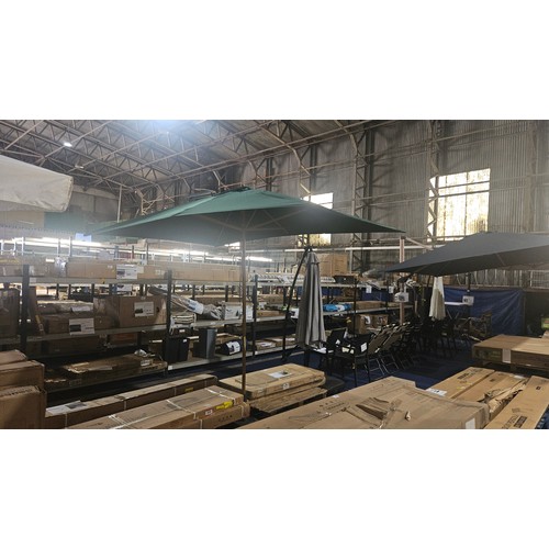 419 - 1 x green rectangular traditional parasol - Please note that no base is included. For clarity the ba... 