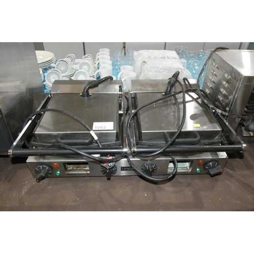 1082 - A commercial stainless steel twin contact grill by Lincat 240v - trade Requires Attention. left side... 