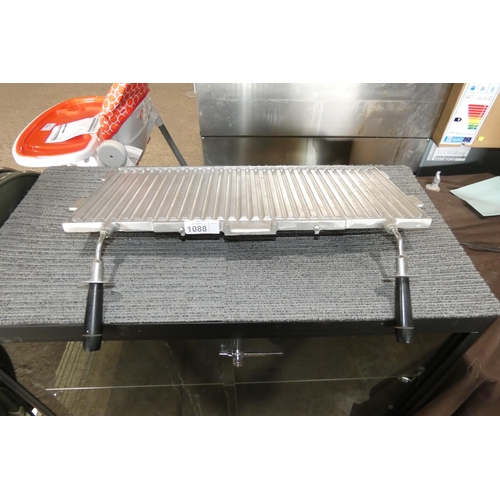 1088 - A steak house grill, grill plate only approx 69x32cm