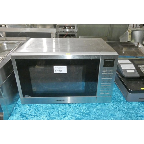 1070 - A microwave oven by Panasonic type Nn-ST48ks, with sensor cooking - trade. Tested Working