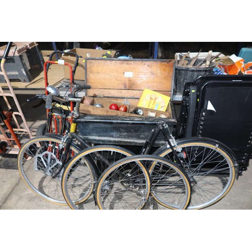 2038 - 1 x vintage Evans bicycle, 2 x spare wheels and a black painted wooden box with a hinged lid contain... 