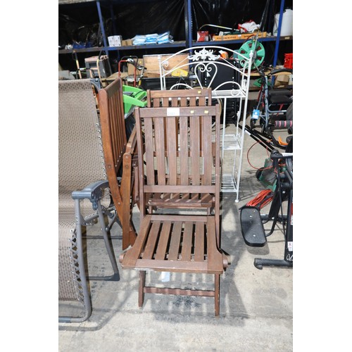 2061 - 3 x garden wooden folding chairs