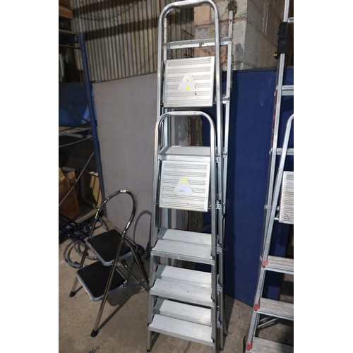 2067 - 2 x aluminium step ladders and 1 x Abru 3-way ladder