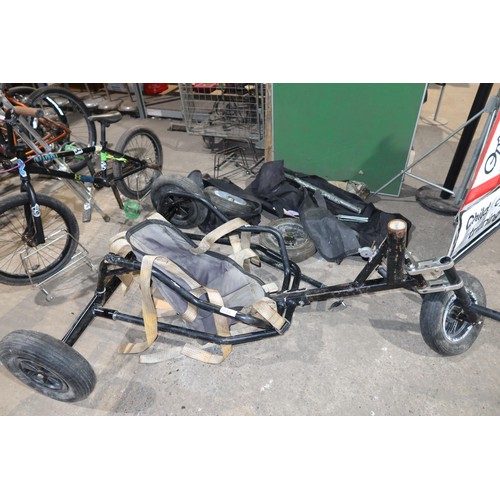 2084 - A Para-Storm Kite surfing 3 wheel land buggy with carry case & 2 spare wheels, appears to have been ... 