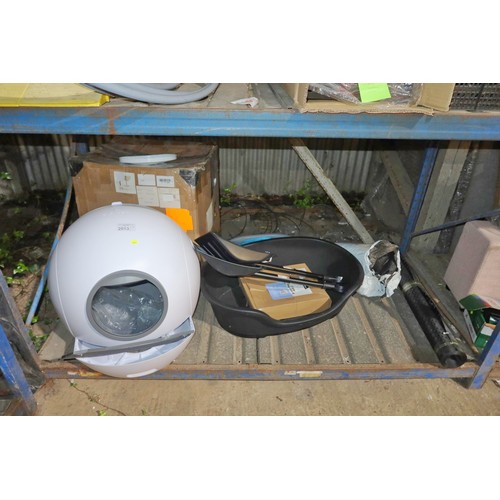 2013 - A quantity of various items including an ELS Pet spaceship self cleaning litter box, 2 snow shovels,... 