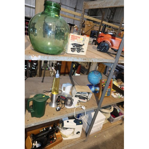 2096 - A quantity of various items including a lava lamp 240v, 2 x kettles, a vintage Singer sewing machine... 