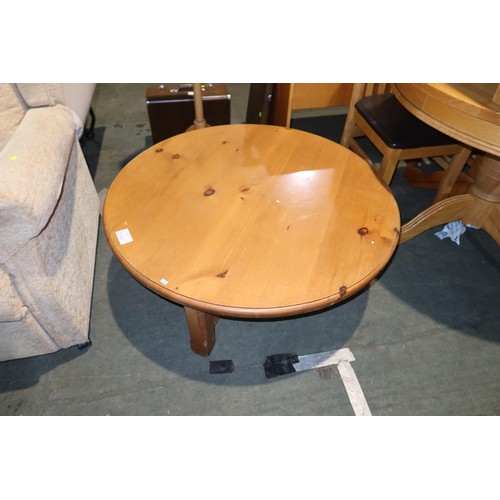 2144 - 1 x Pine round coffee table diameter approx 105cm