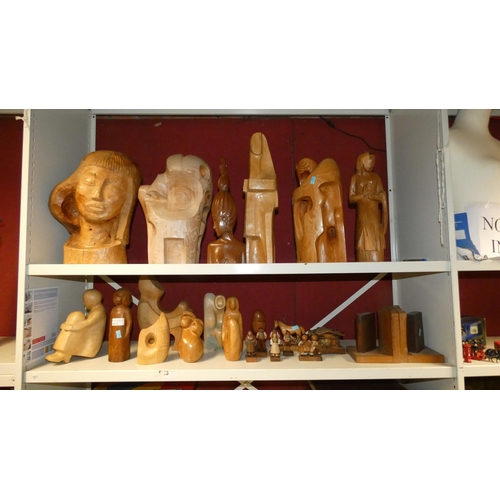 3012 - A quantity of miscellaneous decorative carved wooden figures and other wooden ornaments (two shelves... 