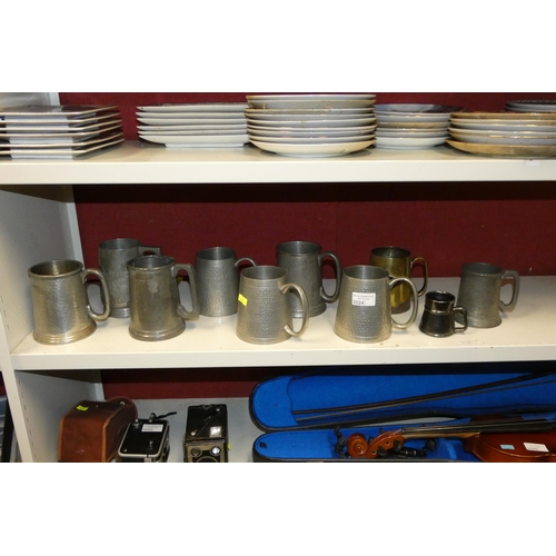 3024 - A quantity of decorative pewter and other tankards