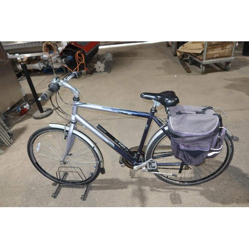 2078 - 1 x Raleigh Pioneer Metro bicycle with fabric panniers