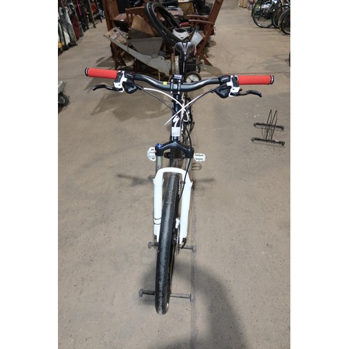 2081 - 1 x Specialized Rock Hopper bicycle supplied with 2 x spare tyres and 1 x bike lock with key