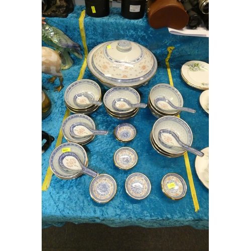 A Large Chinese Decorated Tureen With Cover And A Set Of Smaller Bowls 