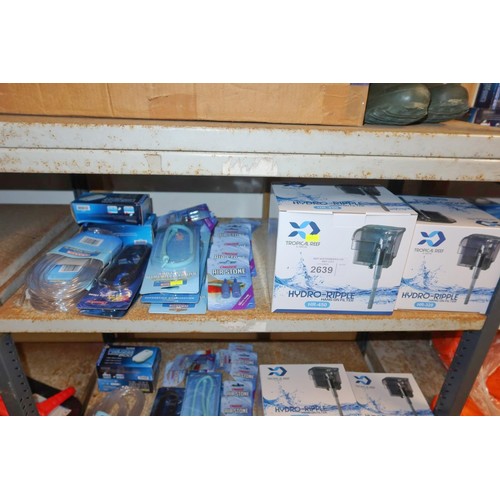 2639 - A quantity of various fish tank accessories including pumps, filters, air stones etc. Contents of 1 ... 