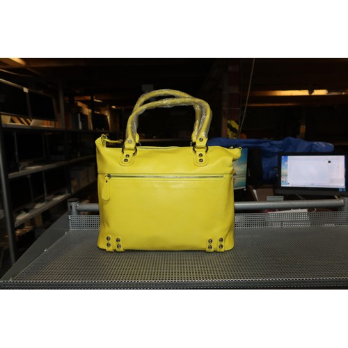 2207 - 1 x Nova Harley Luxury baby changing bag type Divine yellow