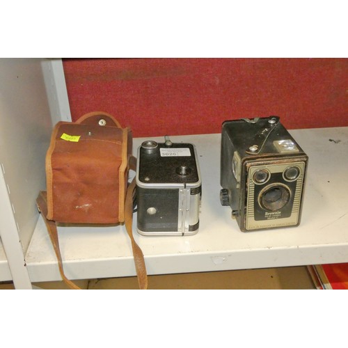 3026 - Two vintage cameras