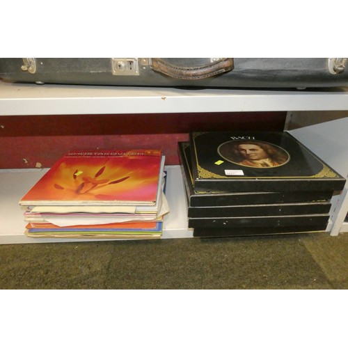 3027 - A quantity of vintage LP records