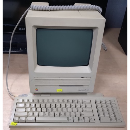 2533B - a desktop Macintosh all in one pc unit type SE with keyboard, this unit has not been switched on or ... 