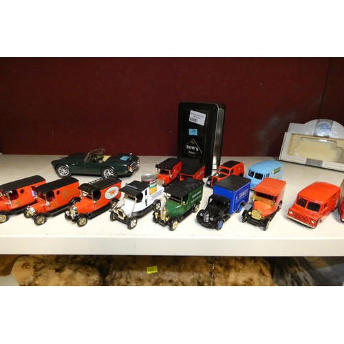 3005 - A quantity of miscellaneous decorative diecast and other model vehicles