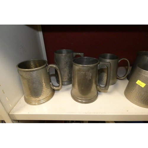 3024 - A quantity of decorative pewter and other tankards