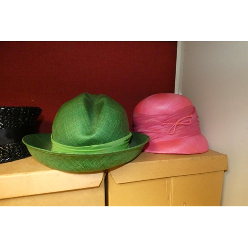 3028 - A quantity of miscellaneous vintage hats and hat boxes (one shelf)