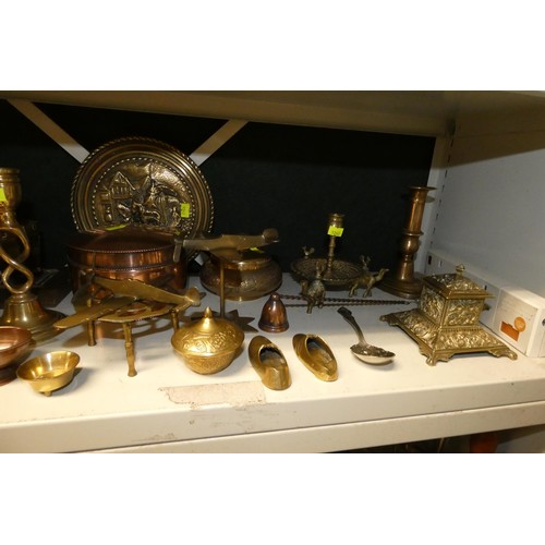 3031 - A large quantity of miscellaneous decorative brassware, copperware and silver plated ware including;... 